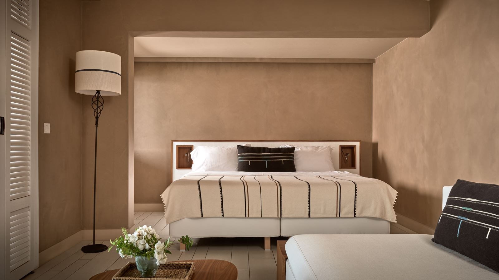 rooms-bungalow-sea-front-balcony