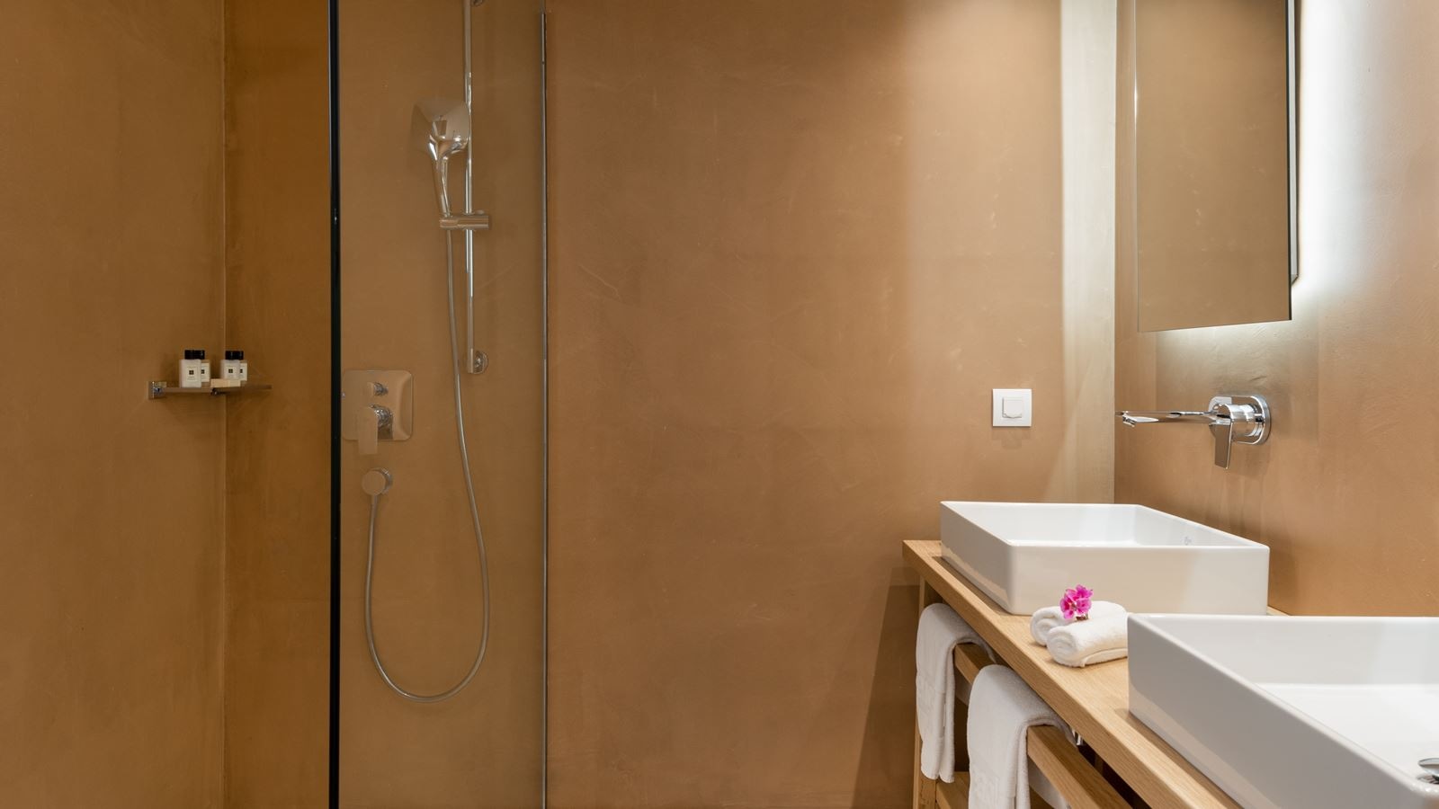 rooms-bungalow-sea-front-balcony