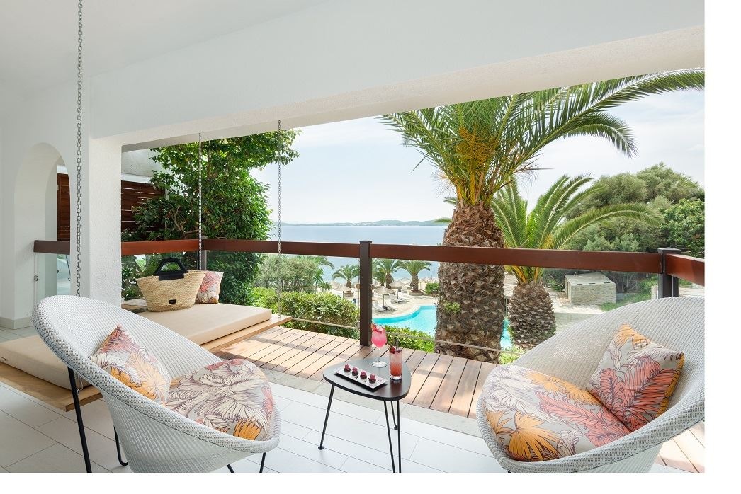 rooms-bungalow-sea-view-balcony