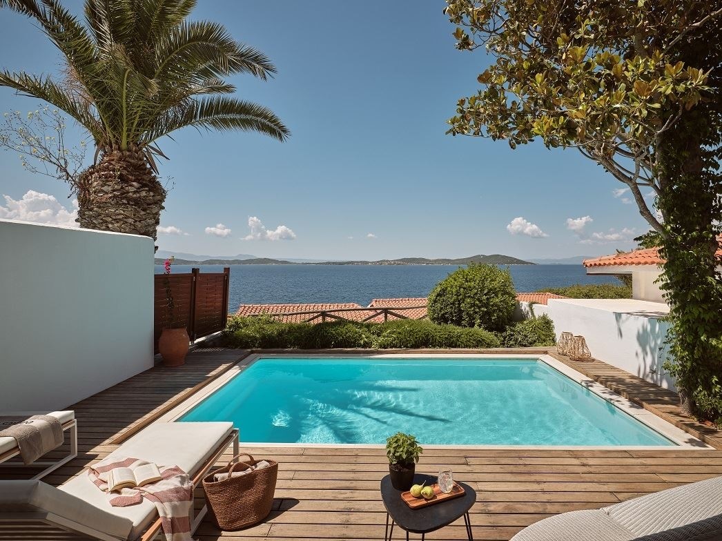 rooms-two-bedrooms-bungalow-sea-view-private-pool-terrace