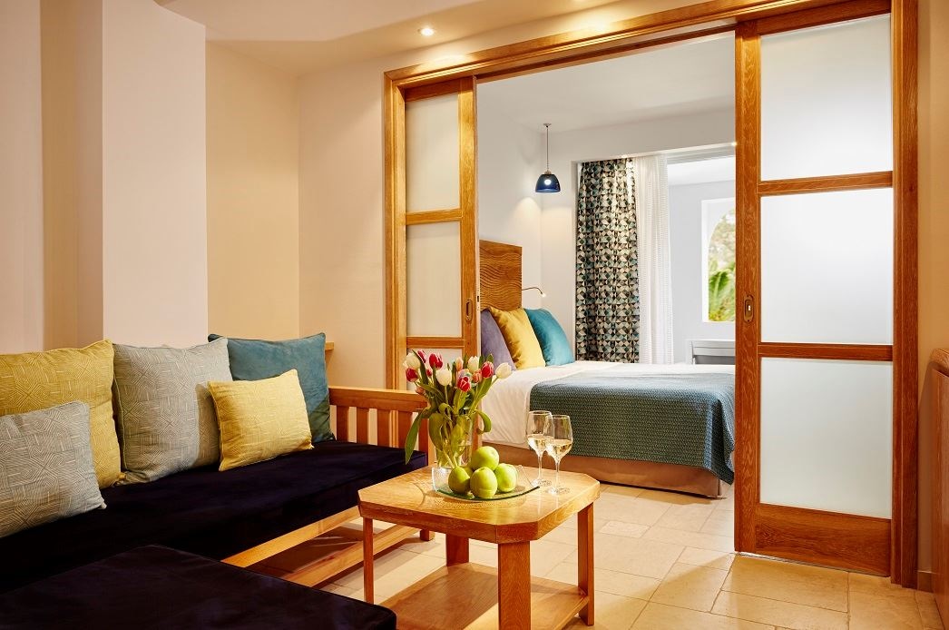 rooms-suite-family-sliding-doors-garden-view-balcony