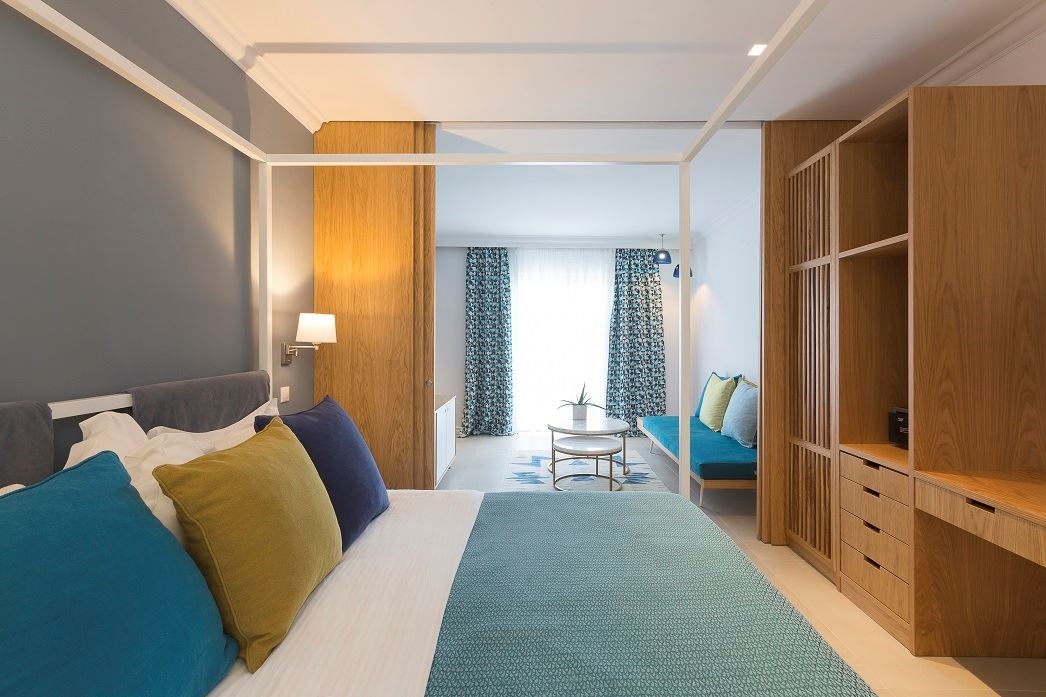 rooms-suite-2-bedrooms-sea-view-balcony