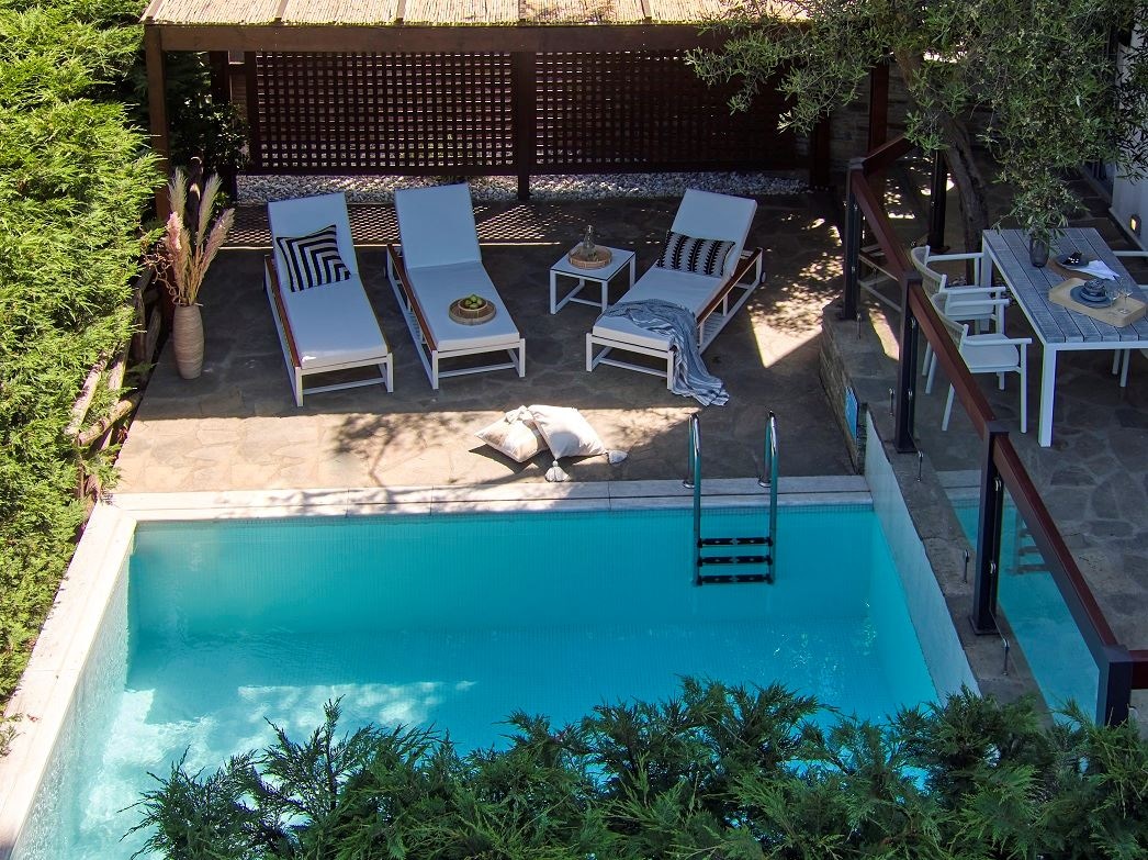 rooms-suite-2-bedrooms-garden-view-private-pool-terrace