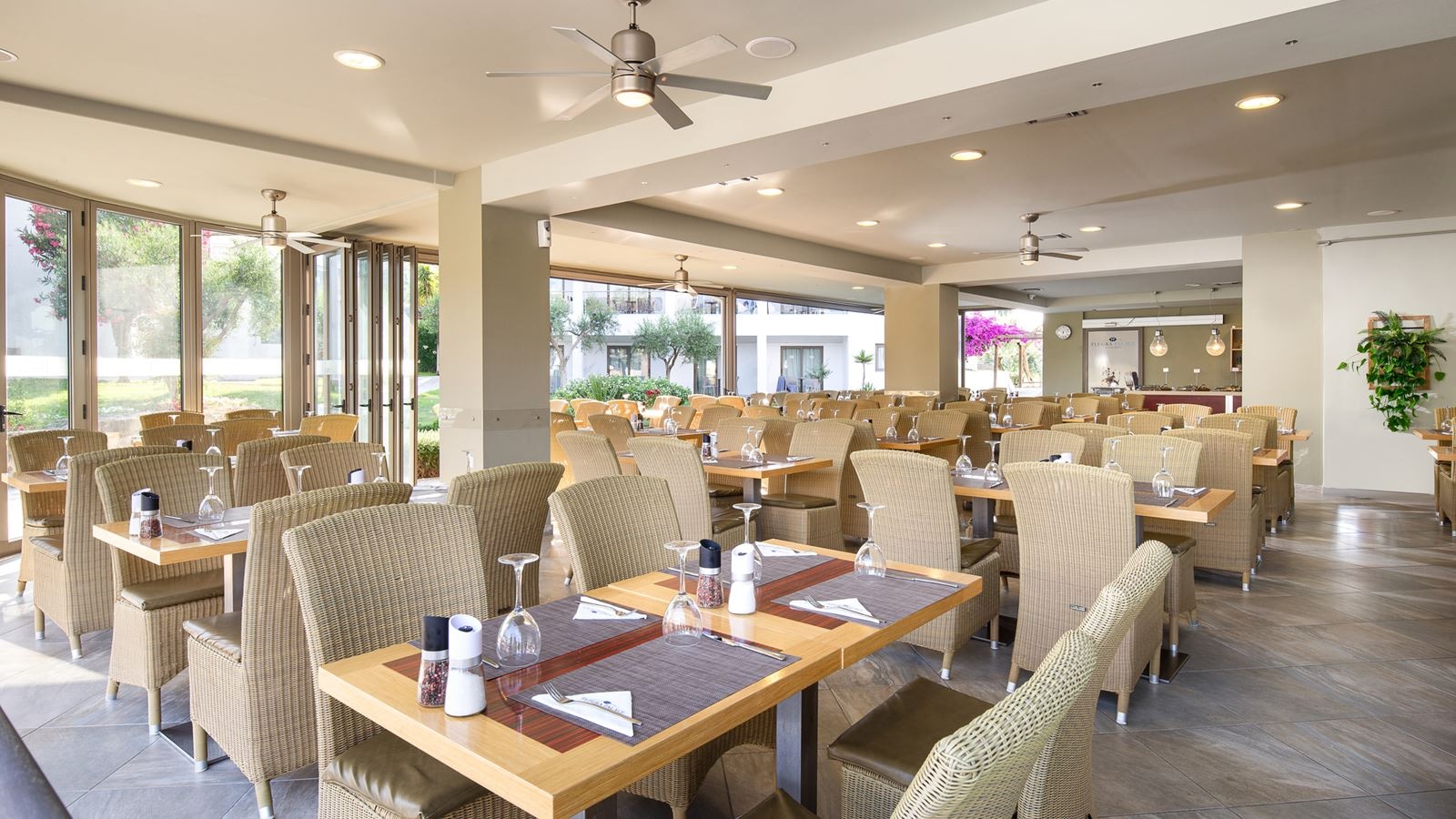 restaurants-main-building