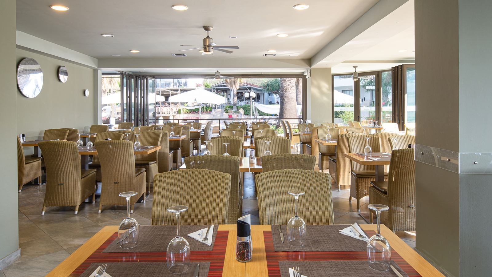 restaurants-main-building