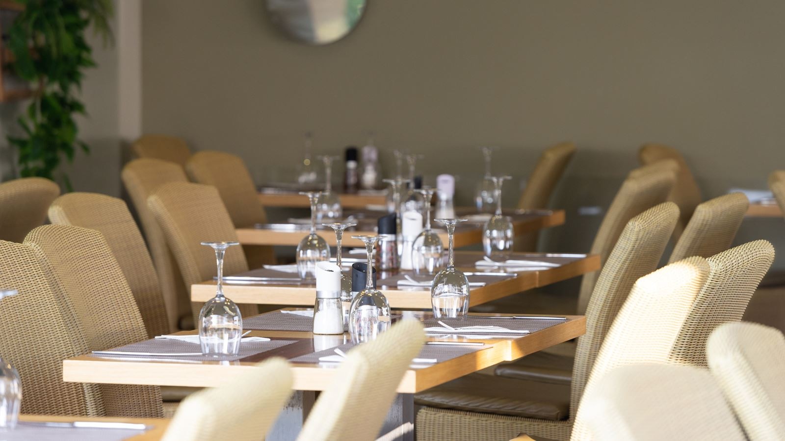 restaurants-main-building