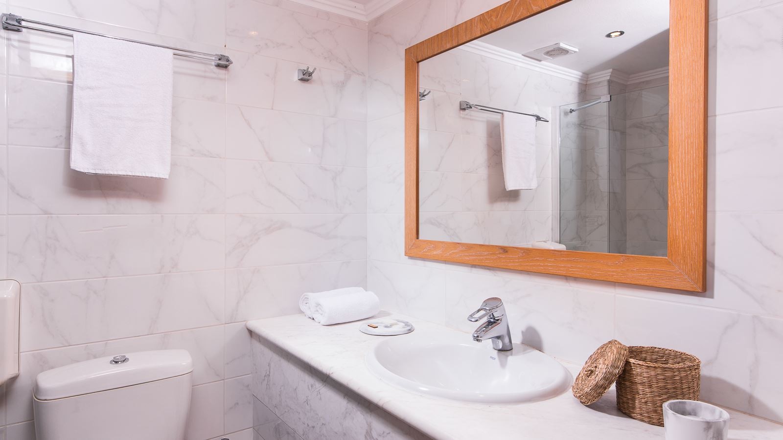 rooms-double-or-twin-garden-view