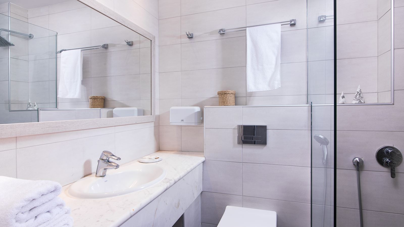 rooms-double-or-twin-garden-view