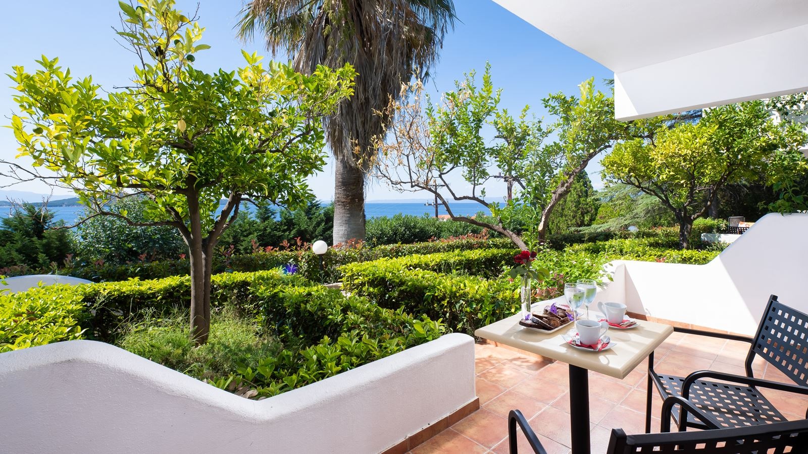 rooms-family-room-sea-view