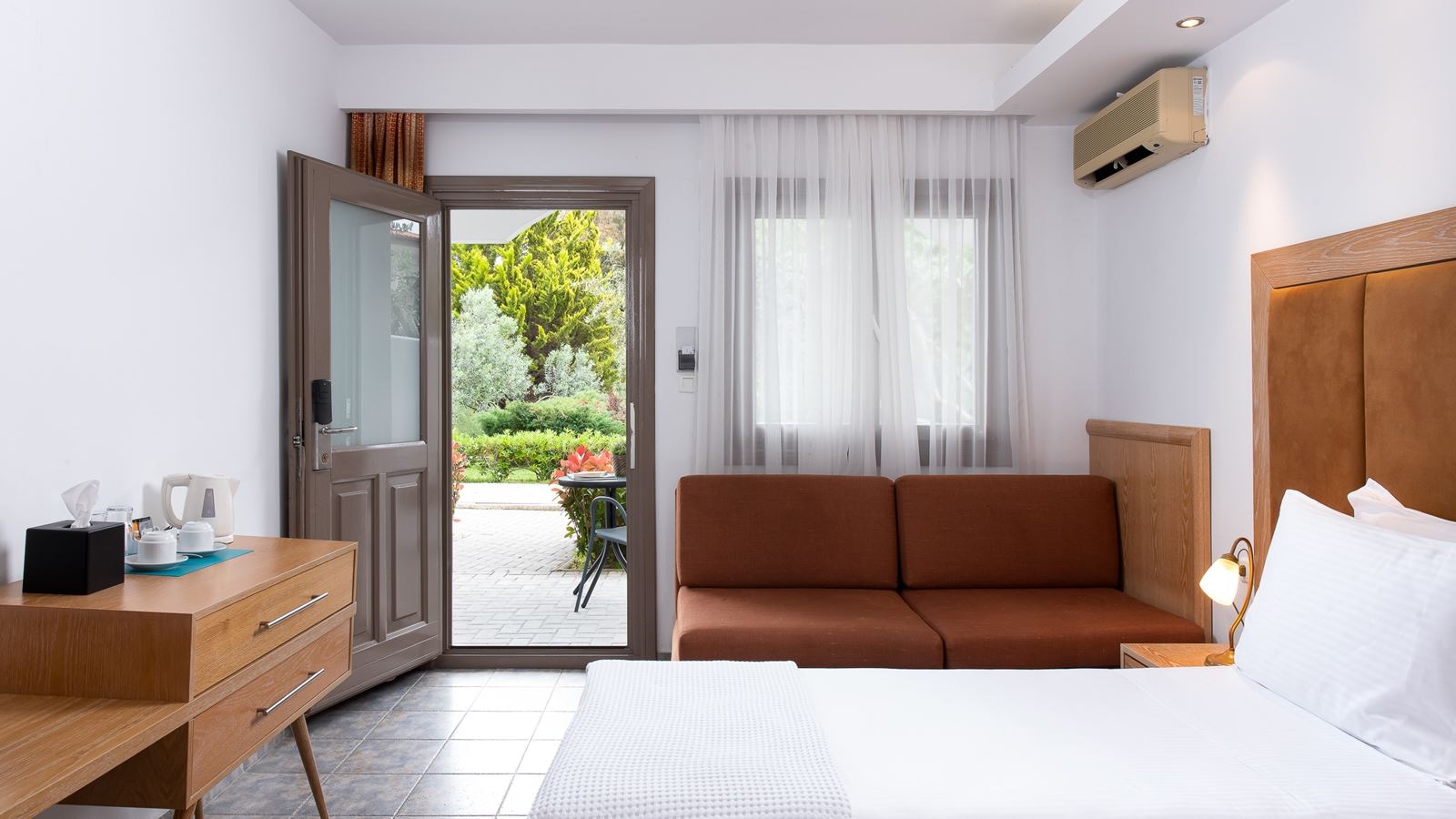 rooms-double-or-twin-garden-view