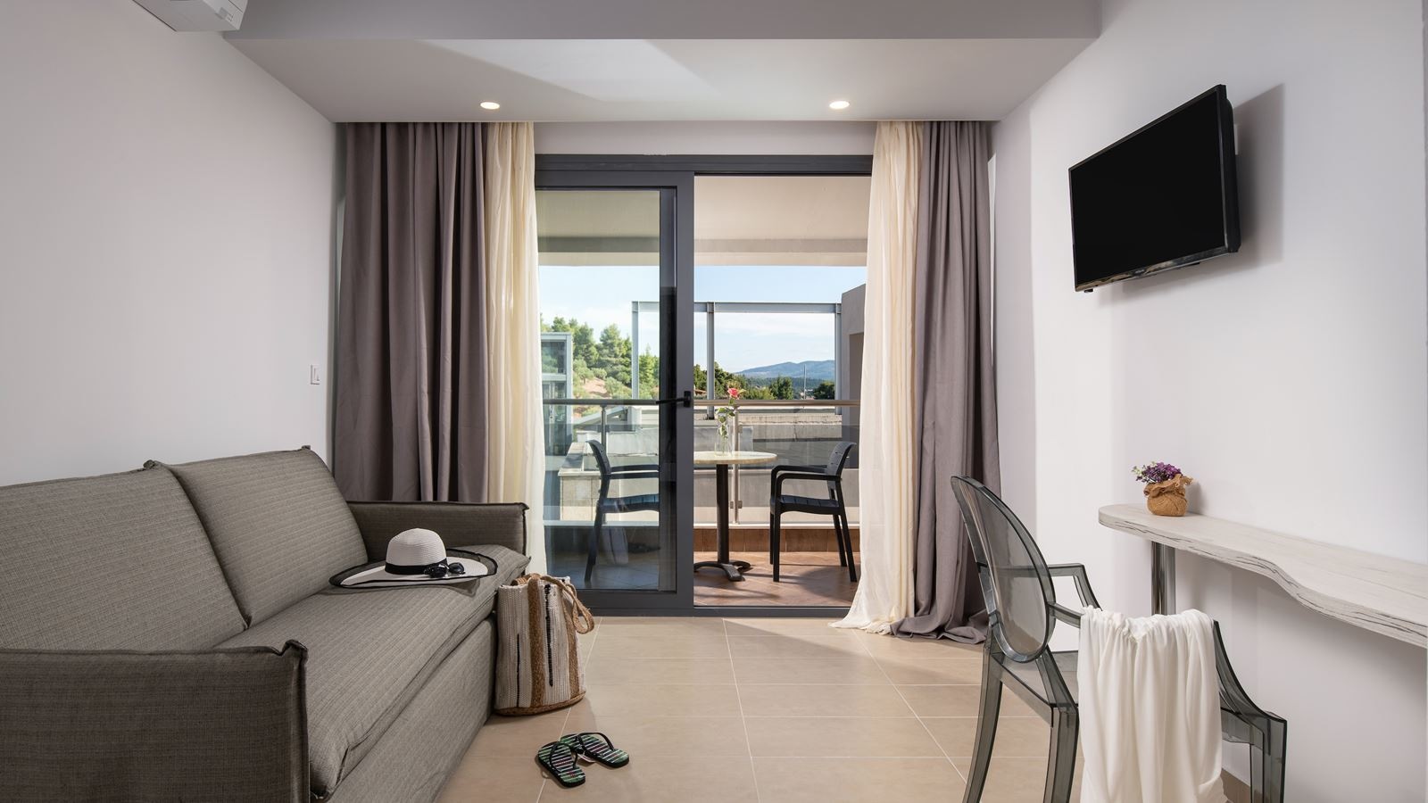 rooms-deluxe-family-land-view