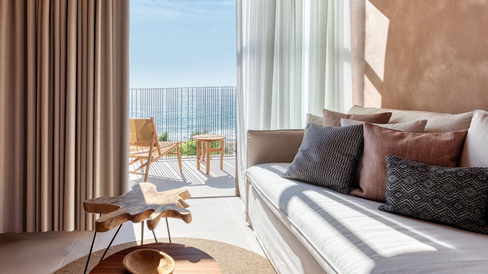 rooms-sapphire-family-2-bedroom-suite