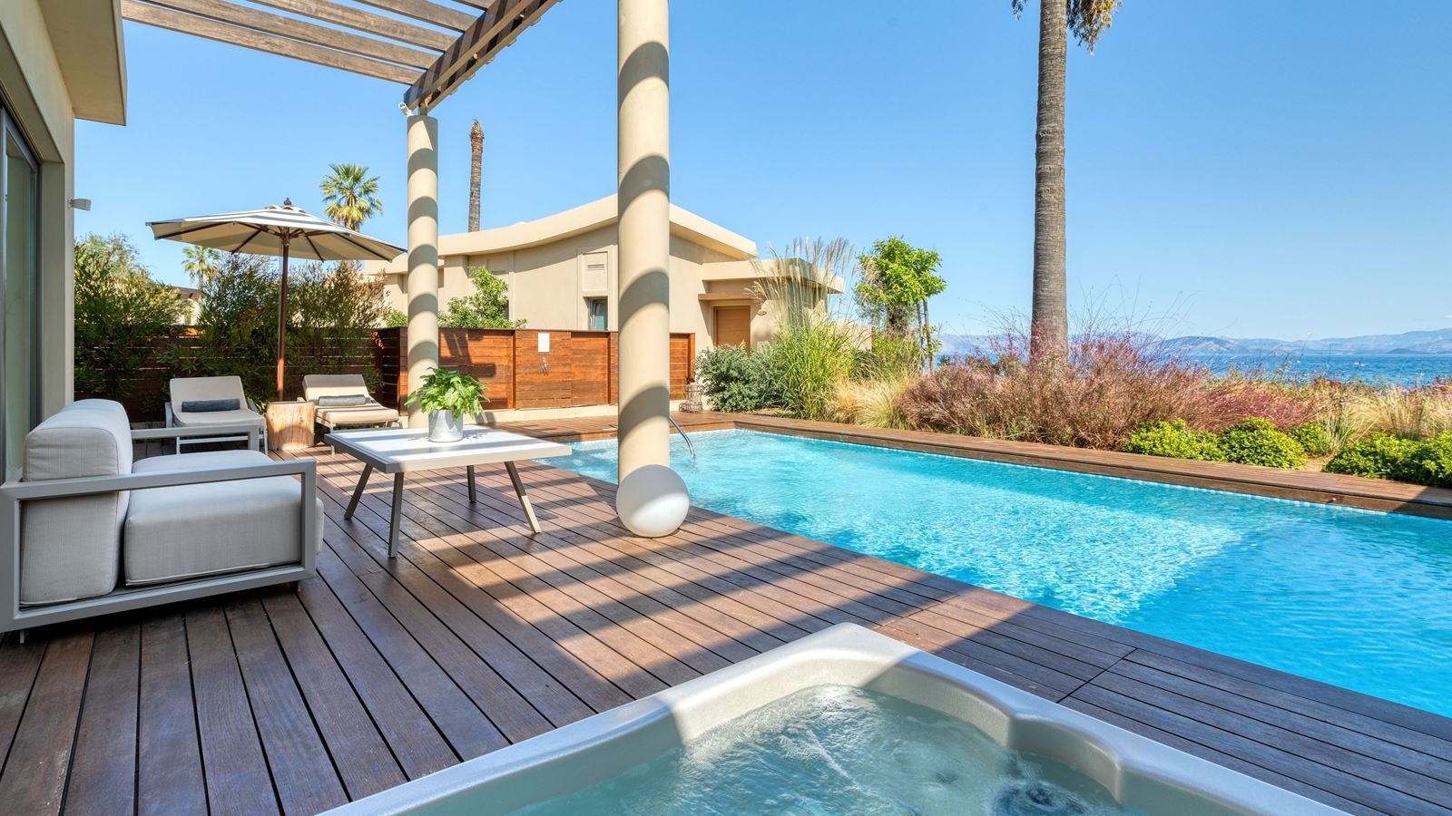 rooms-pavilion-suite-sea-view-with-jacuzzi-and--private-pool