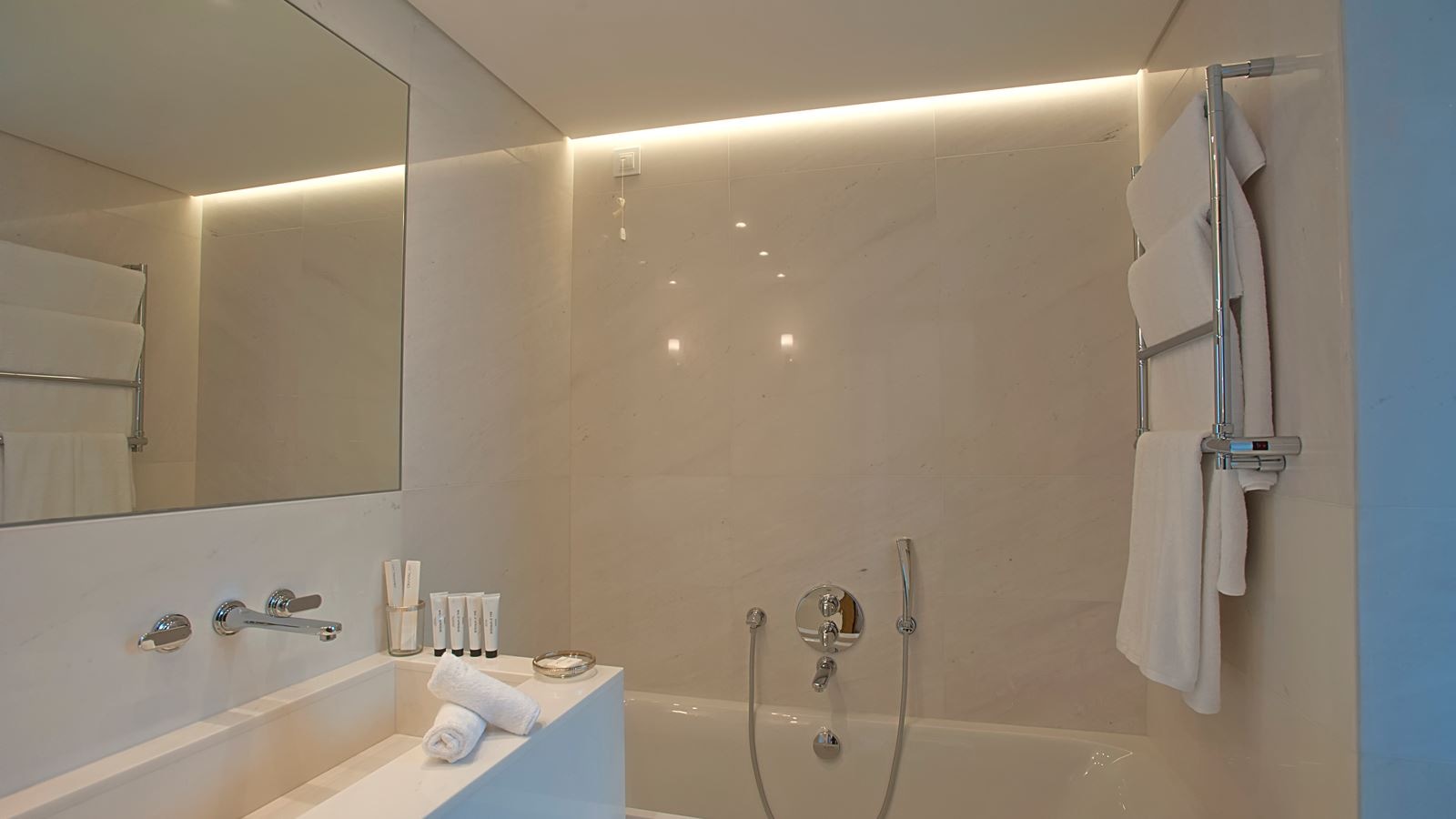 rooms-grand-pavilion-sea-view-with-jacuzzi-and-private-pool