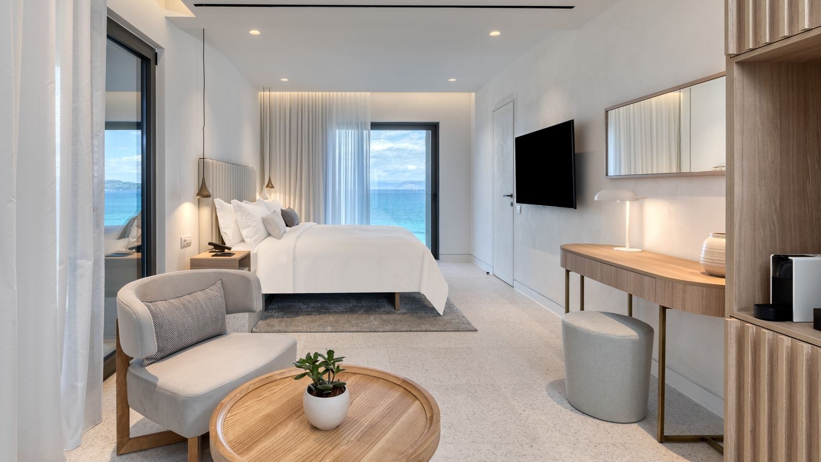 rooms-opal-suite-sea-view