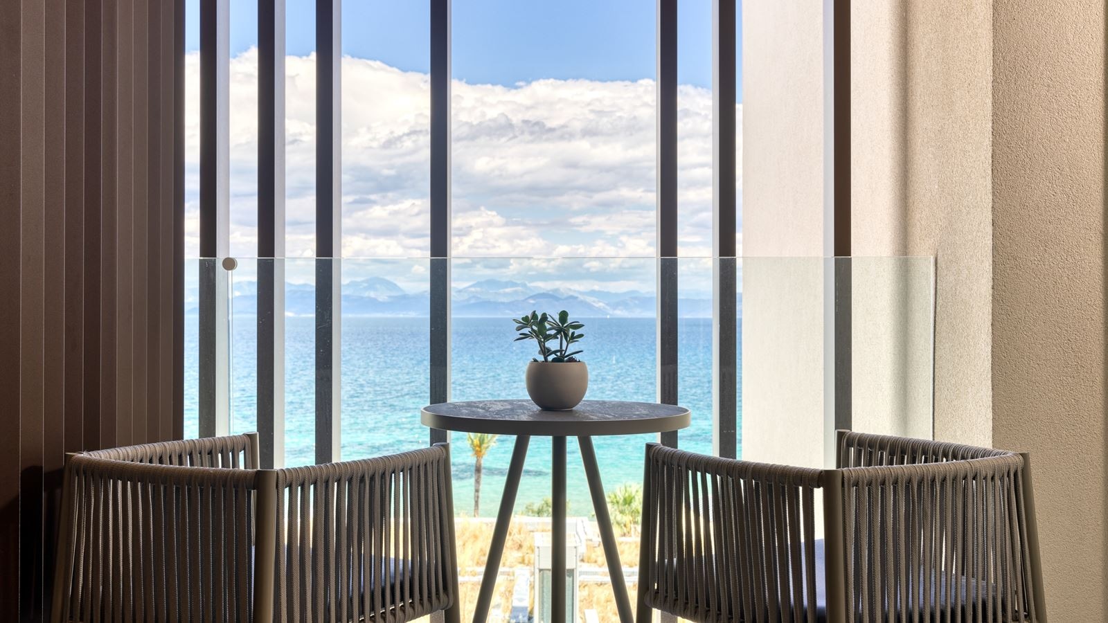 rooms-opal-suite-sea-view