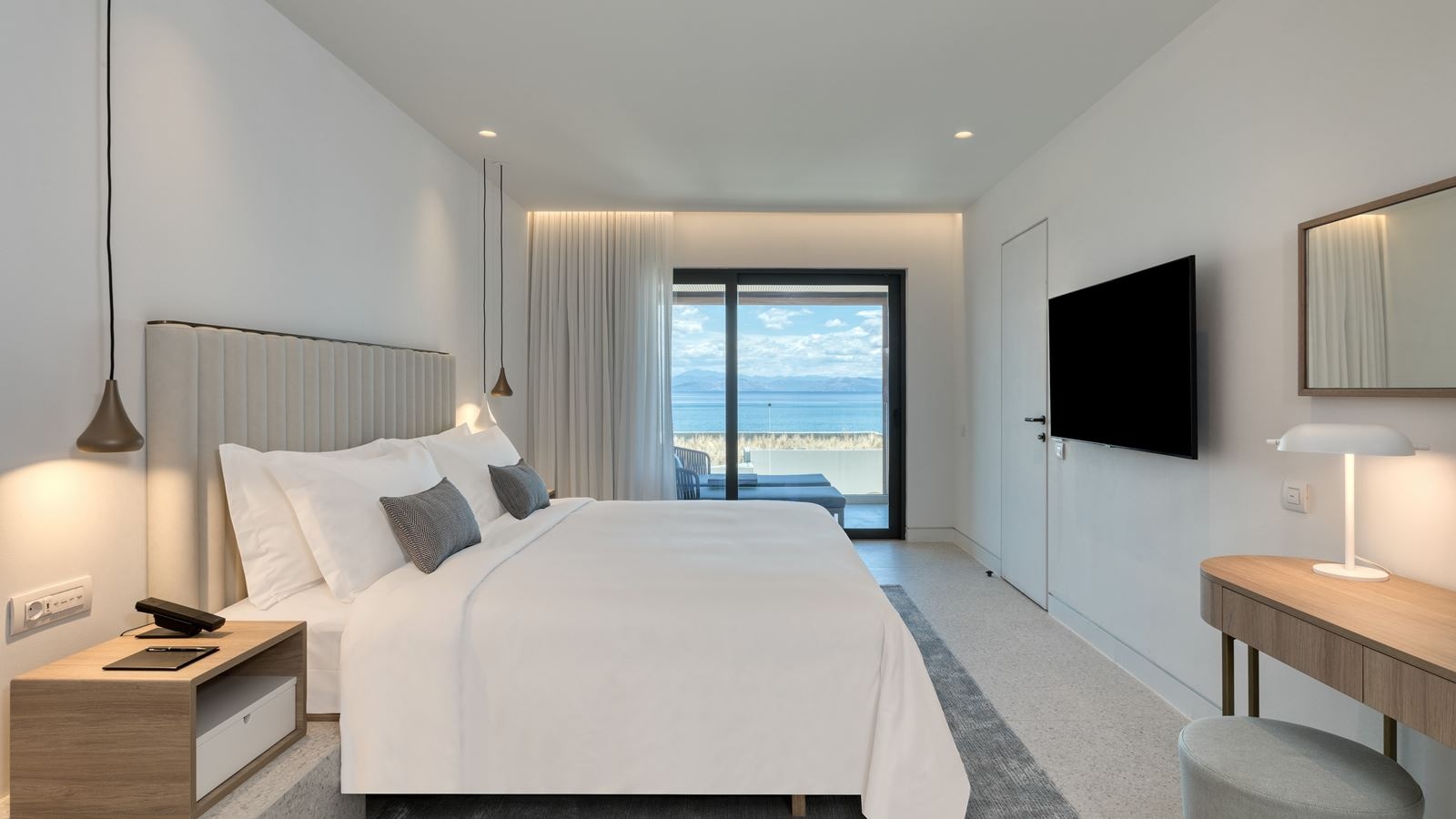 rooms-opal-suite-sea-view-with-outdoor-jacuzzi