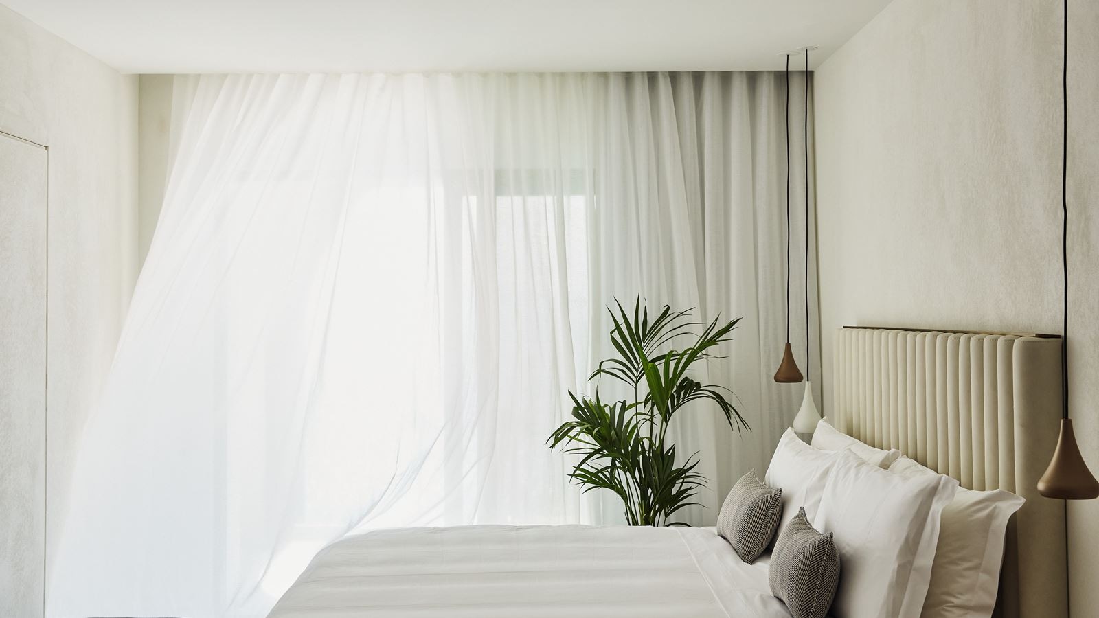 rooms-opal-suite-sea-view-with-outdoor-jacuzzi