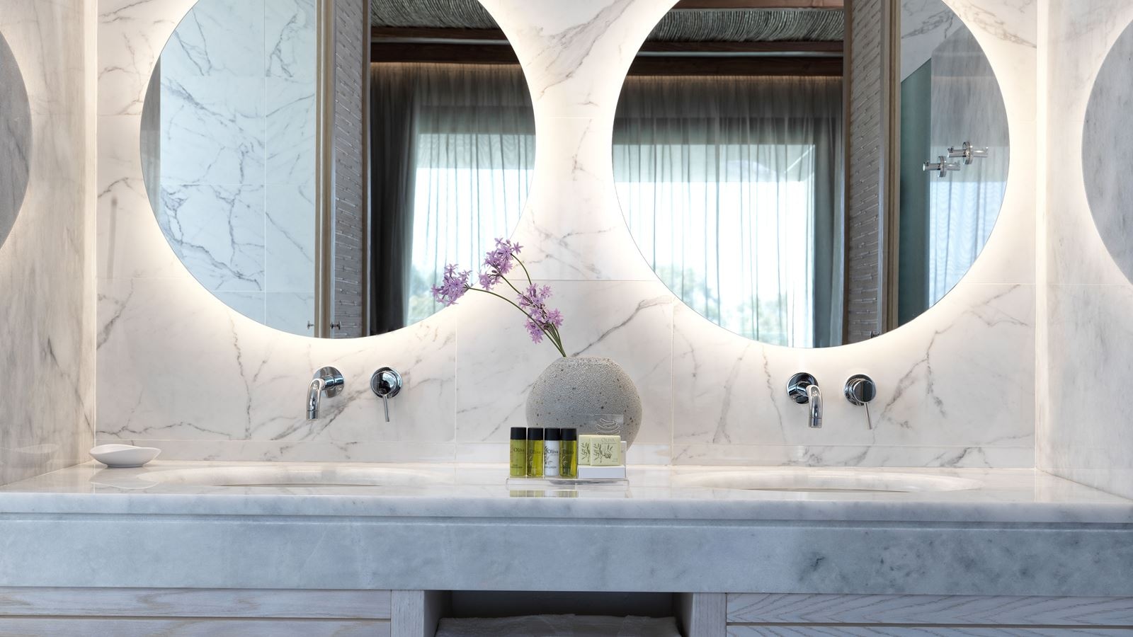 rooms-family-room-partition-pool-view-balcony