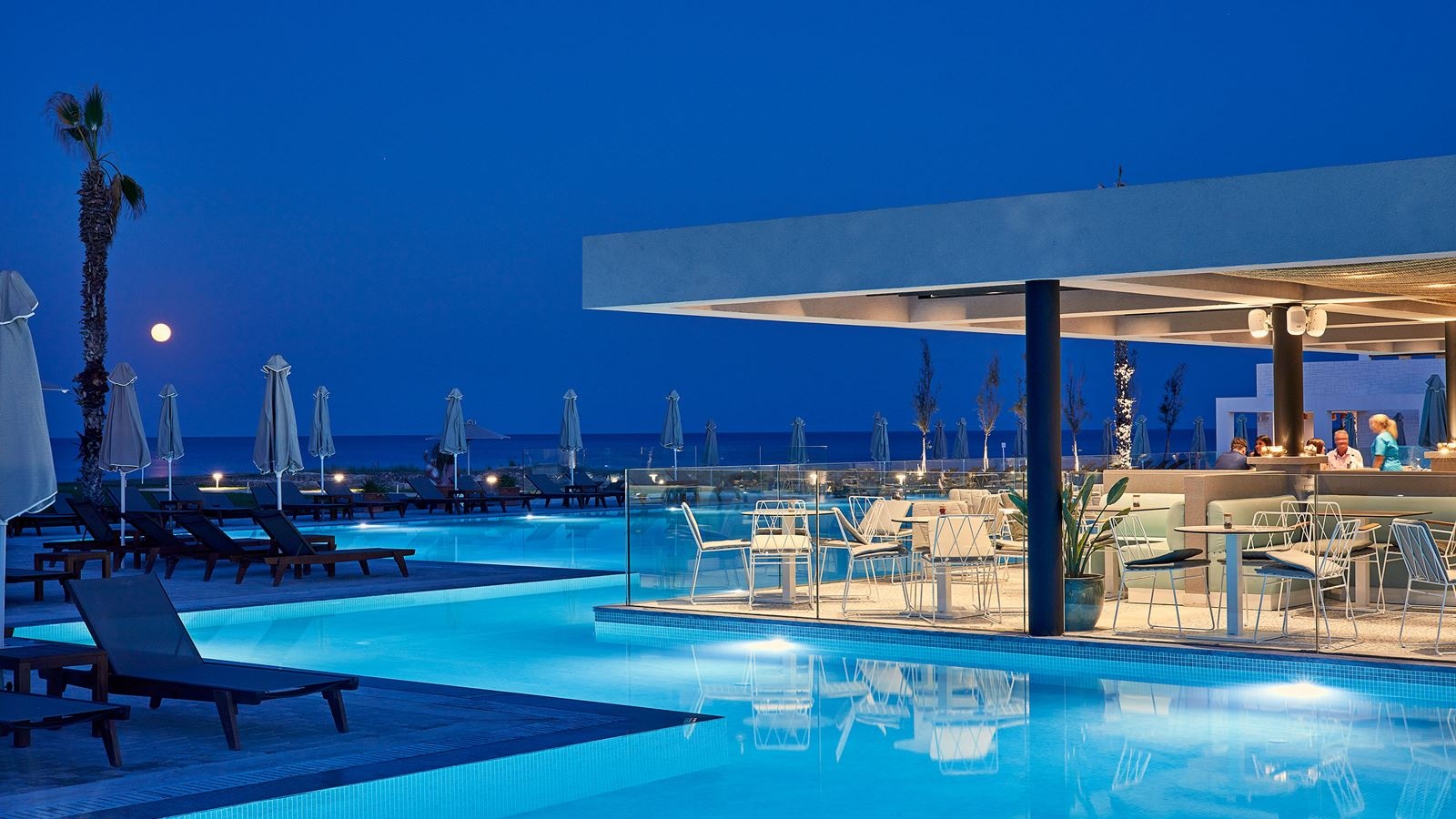 restaurants-citrus-pool-baradults-onbly