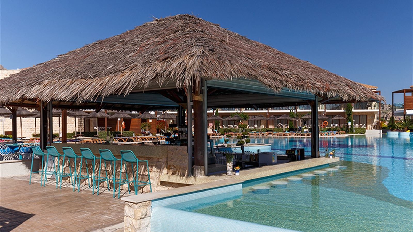 bars-izola-swimup-bar