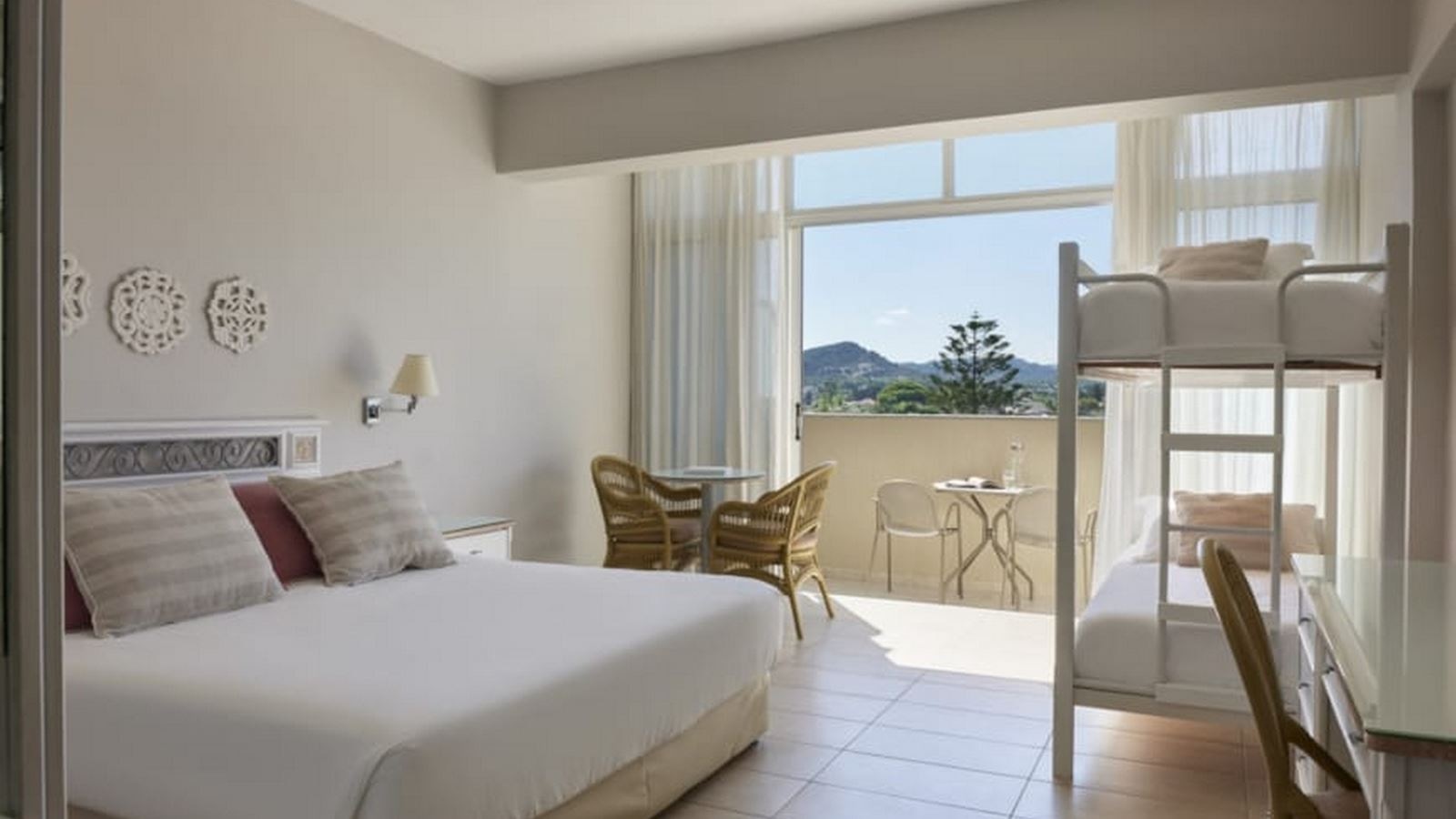 rooms-family-room-inland-view