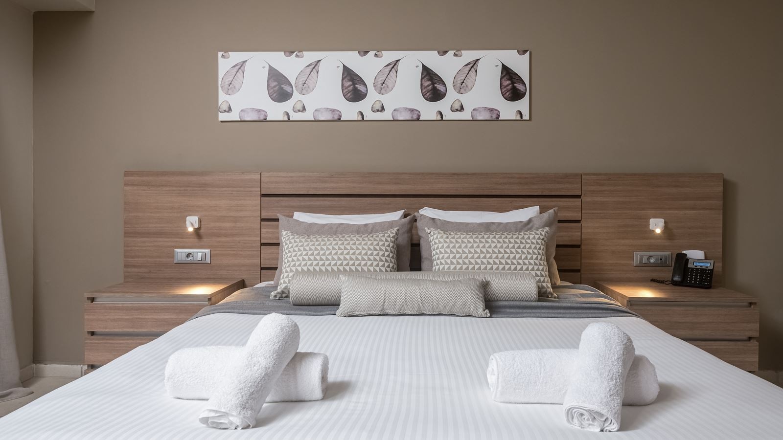 rooms-deluxe-duplex-family-room-garden-view