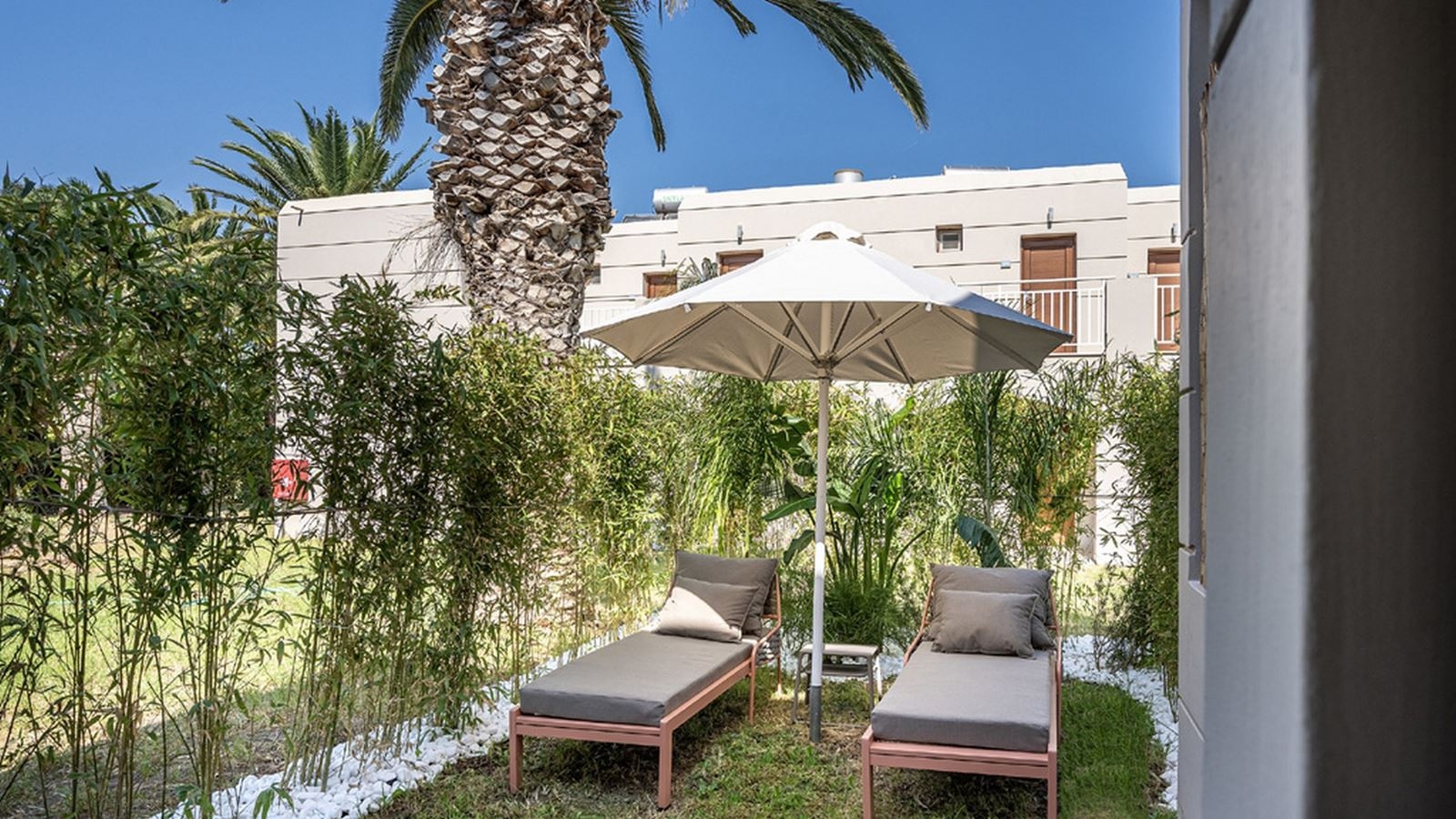 rooms-double-room-with-private-garden