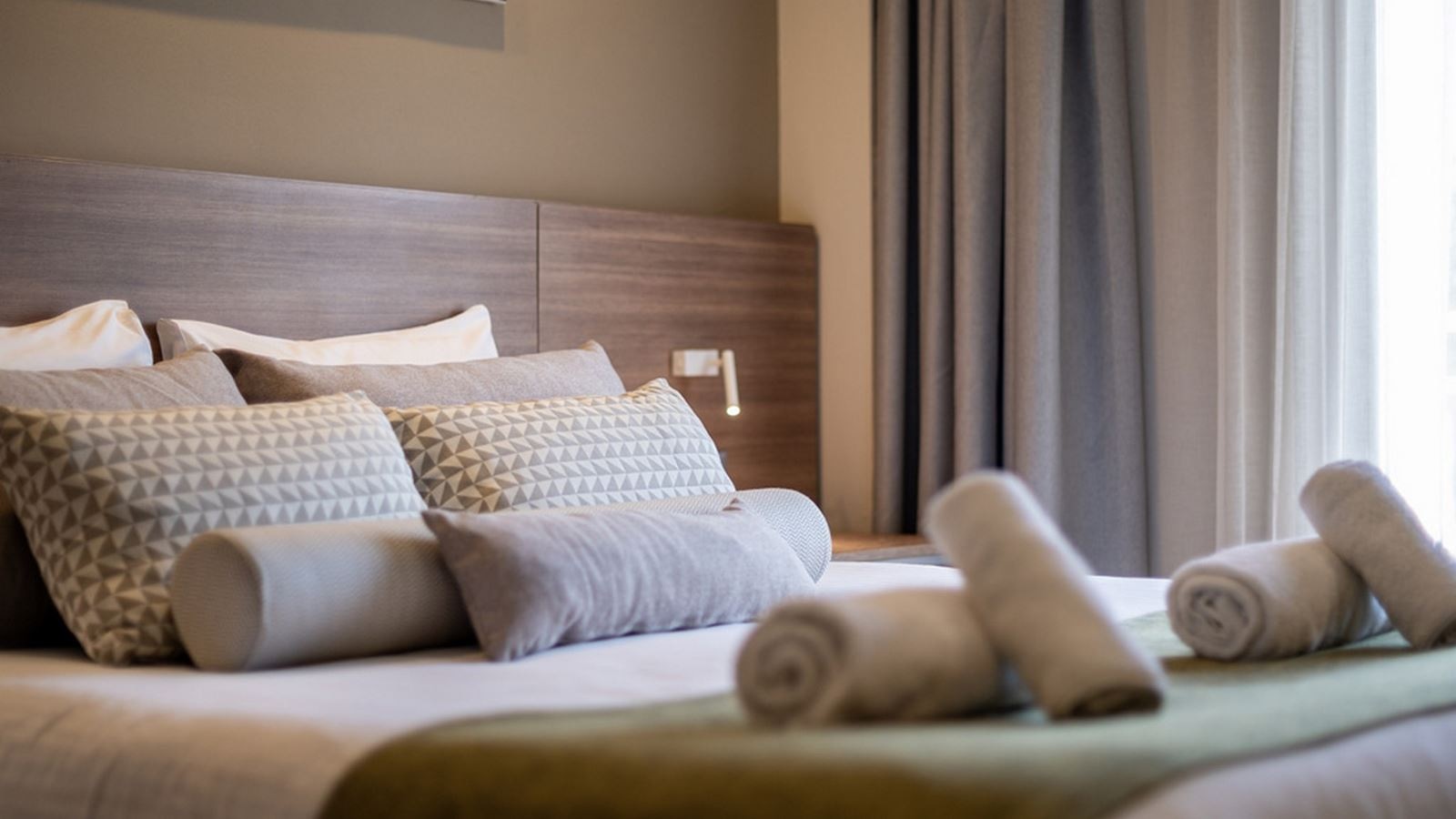 rooms-double-room-with-shared-pool