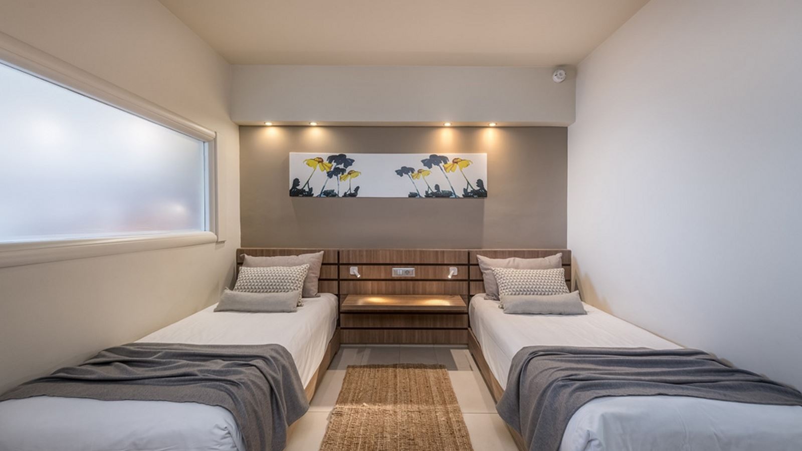 rooms-family-garden-view