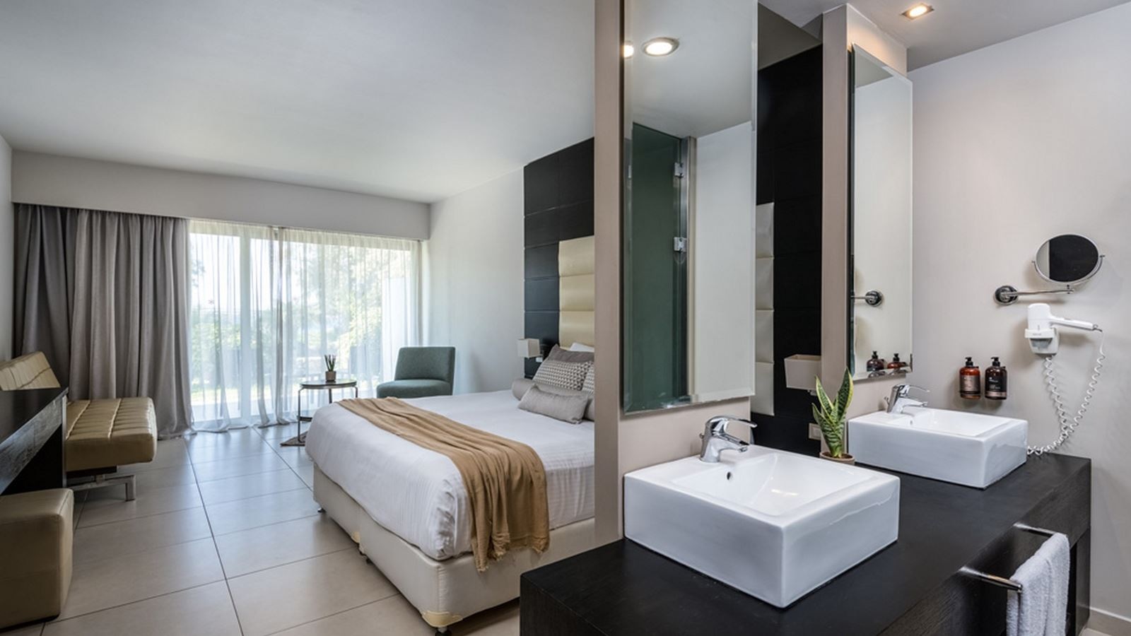 rooms-superior-triple-inland-view