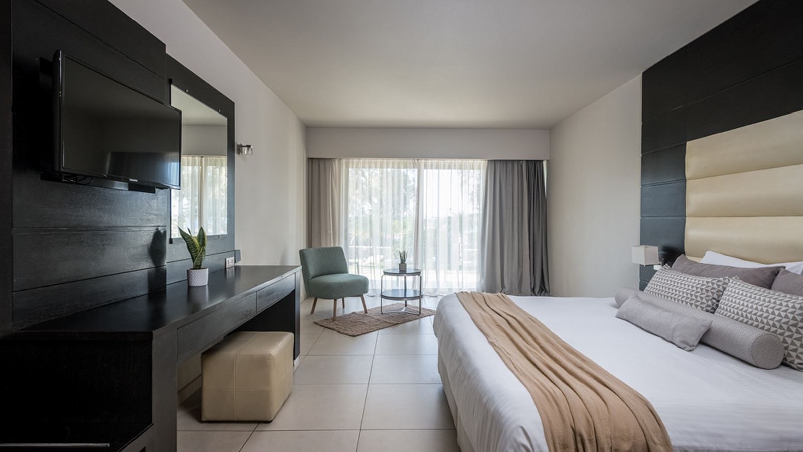 rooms-superior-triple-inland-view