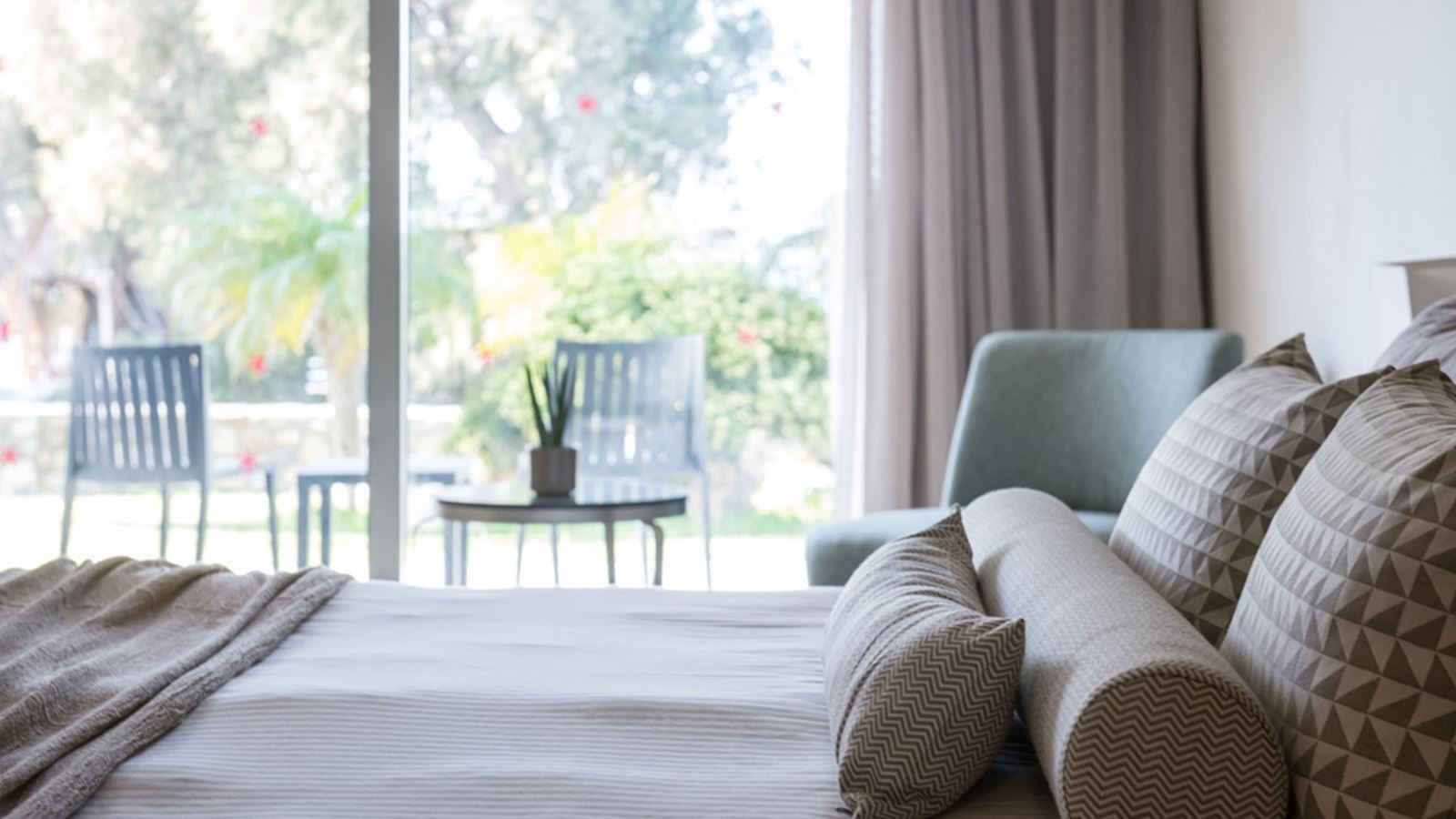 rooms-superior-triple-inland-view