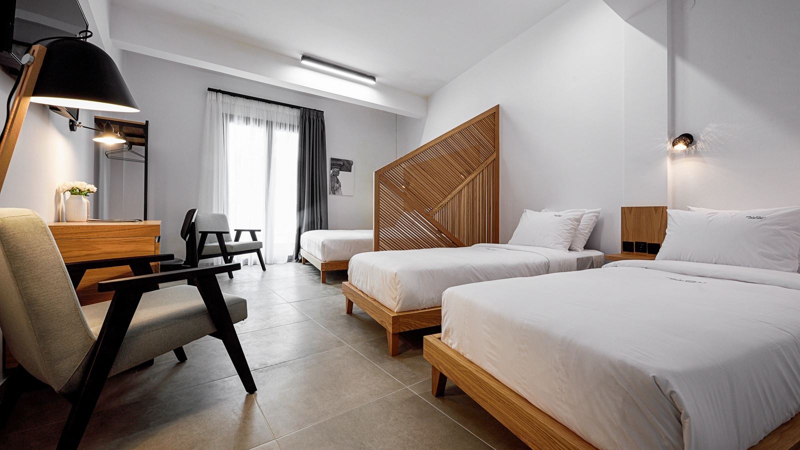 rooms-family-room-city-view