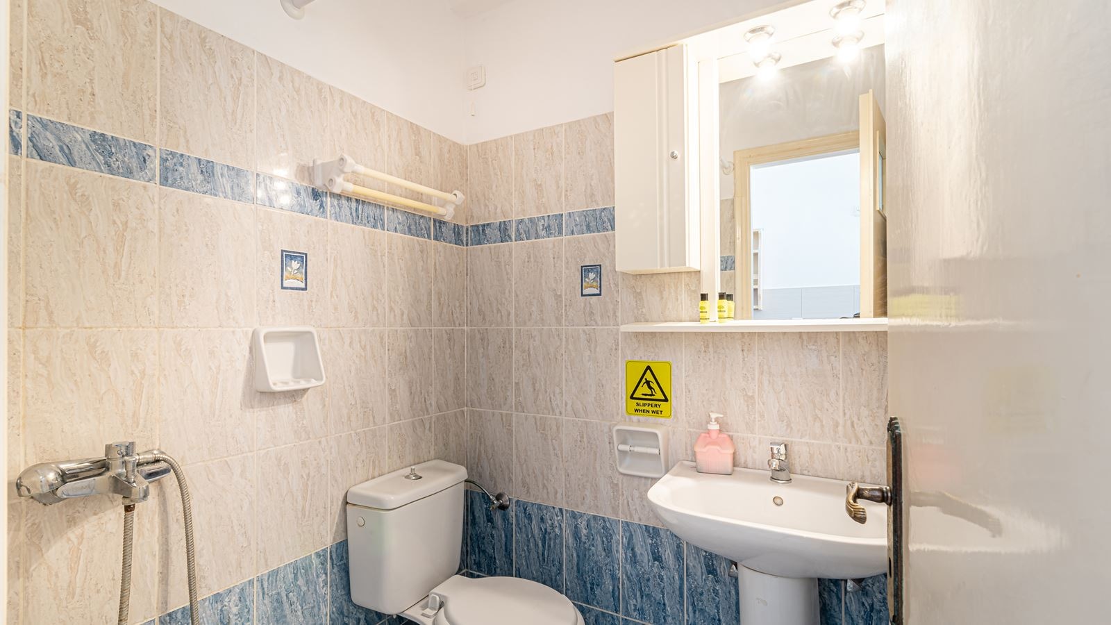 rooms-single-standard