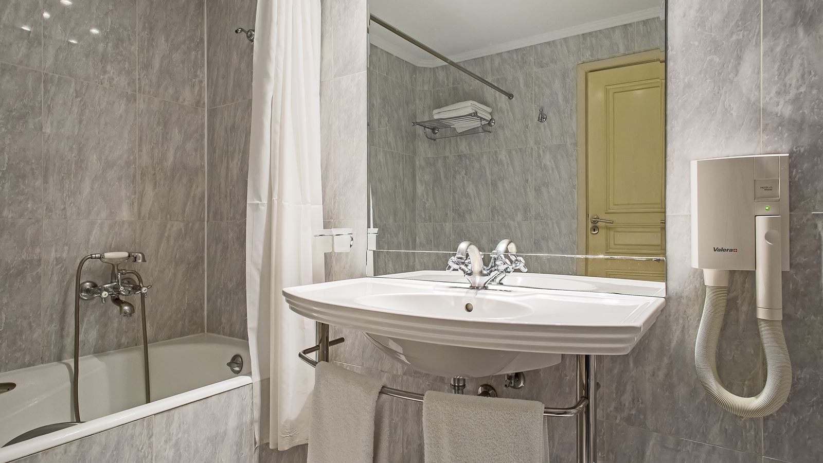 rooms-double-one-bed