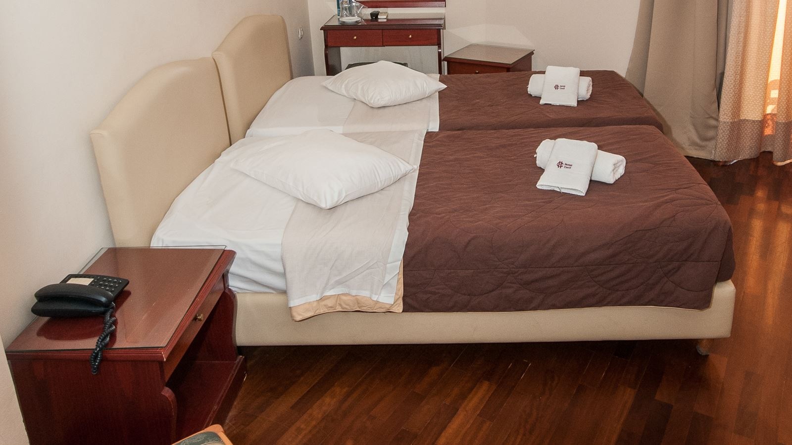 rooms-quadruple-three-beds