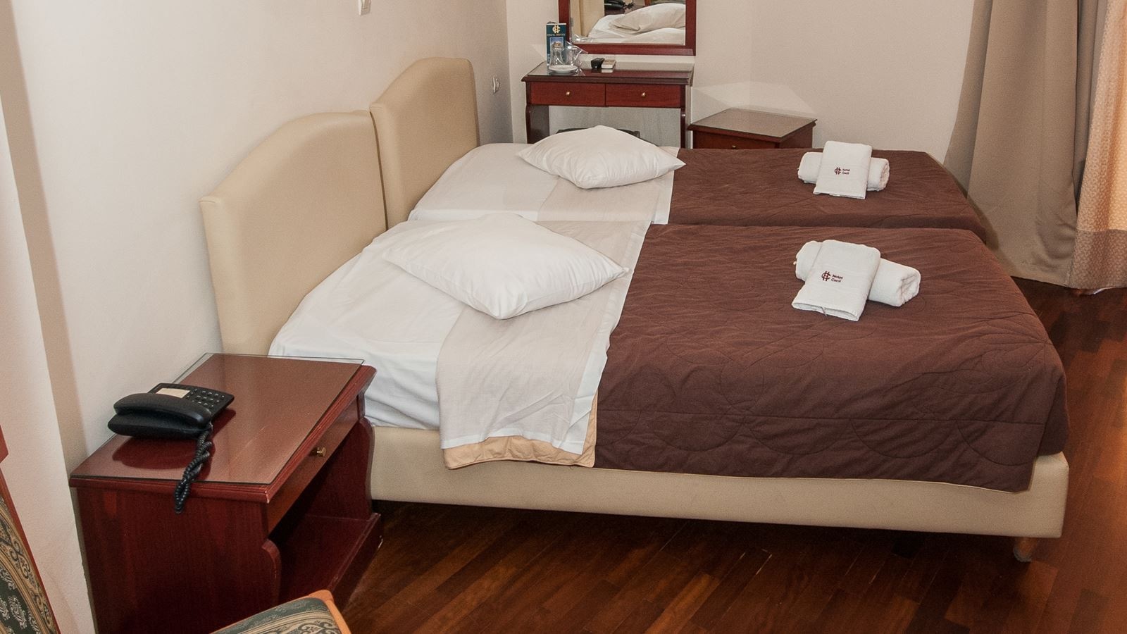 rooms-quadruple-three-beds