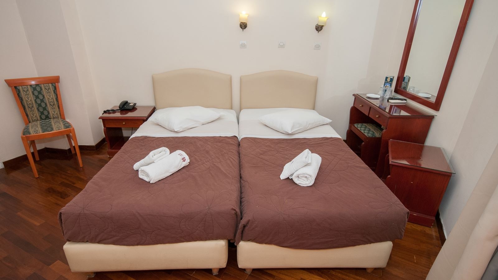 rooms-quadruple-three-beds