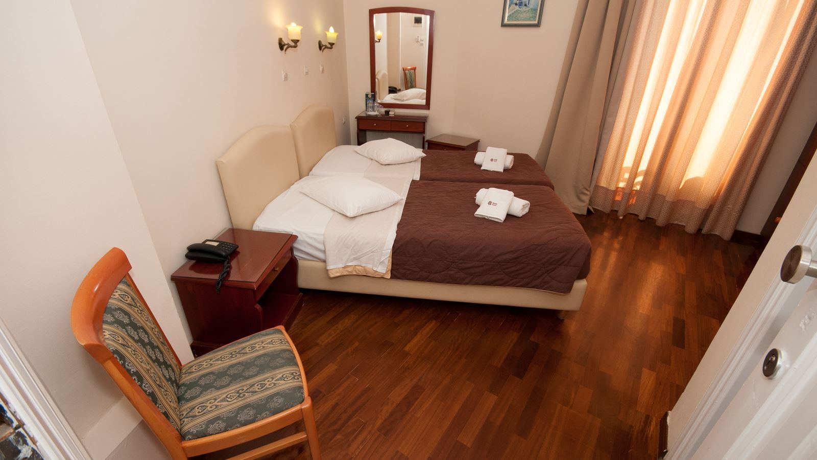 rooms-quadruple-three-beds