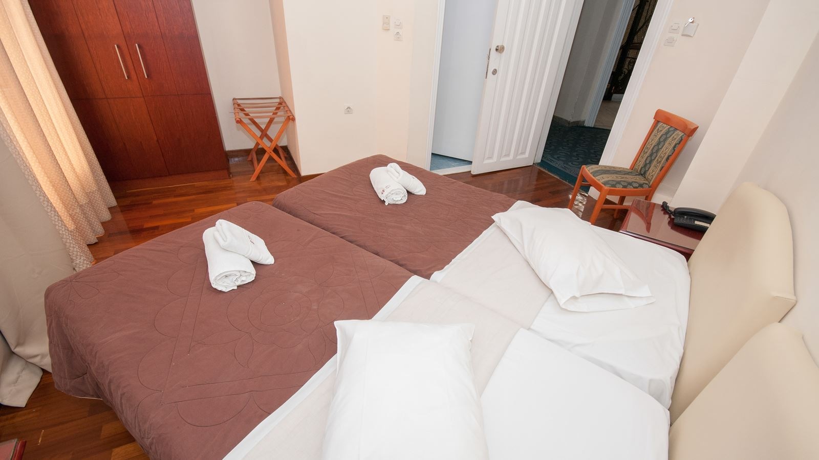 rooms-quadruple-three-beds