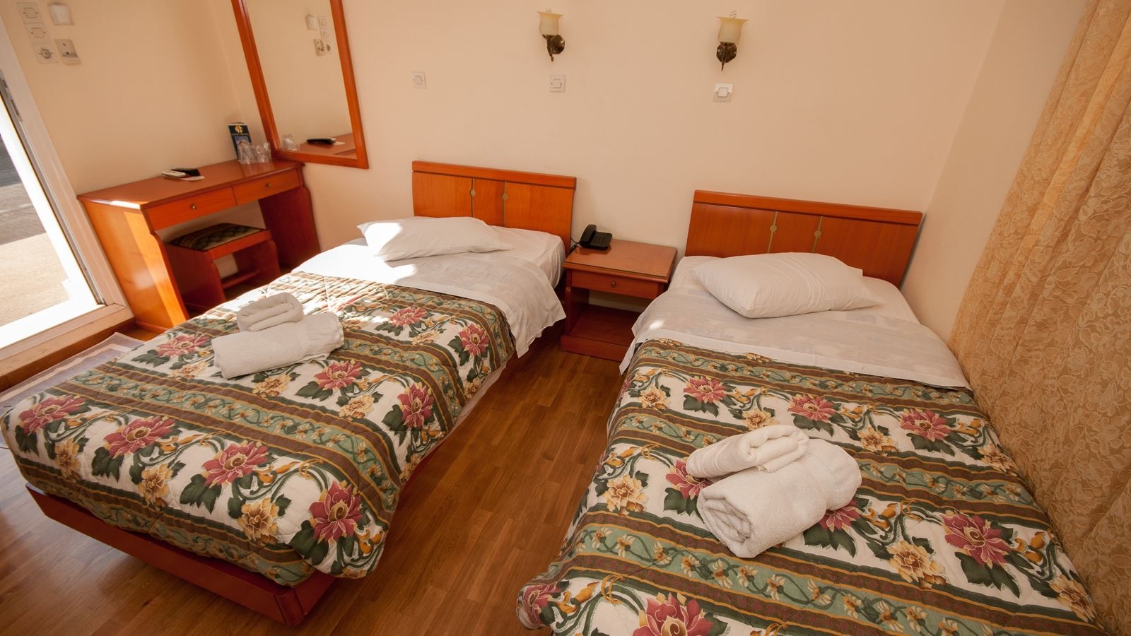 rooms-quadruple-three-beds
