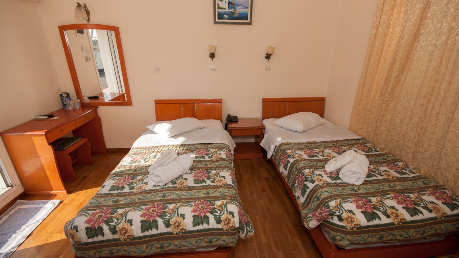 rooms-quadruple-three-beds