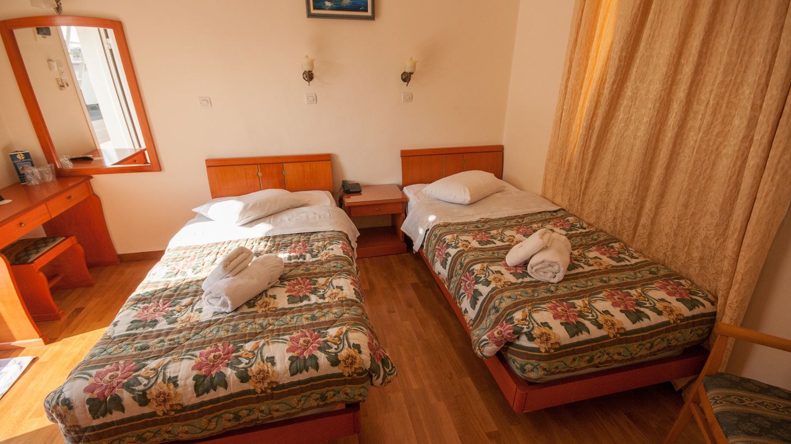 rooms-quadruple-three-beds