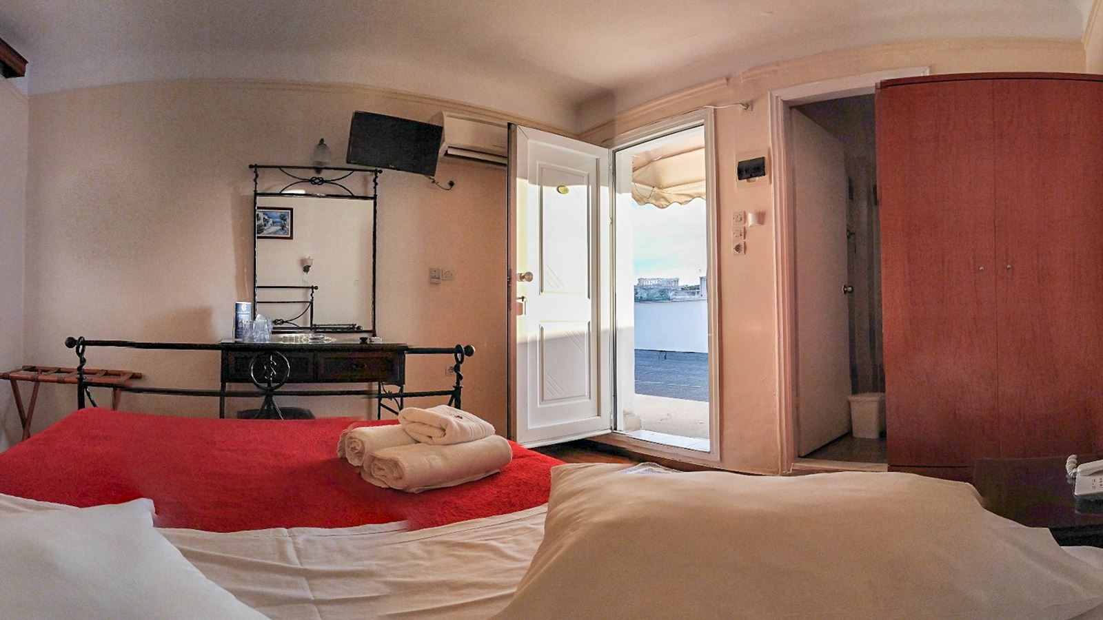 rooms-quadruple-three-beds