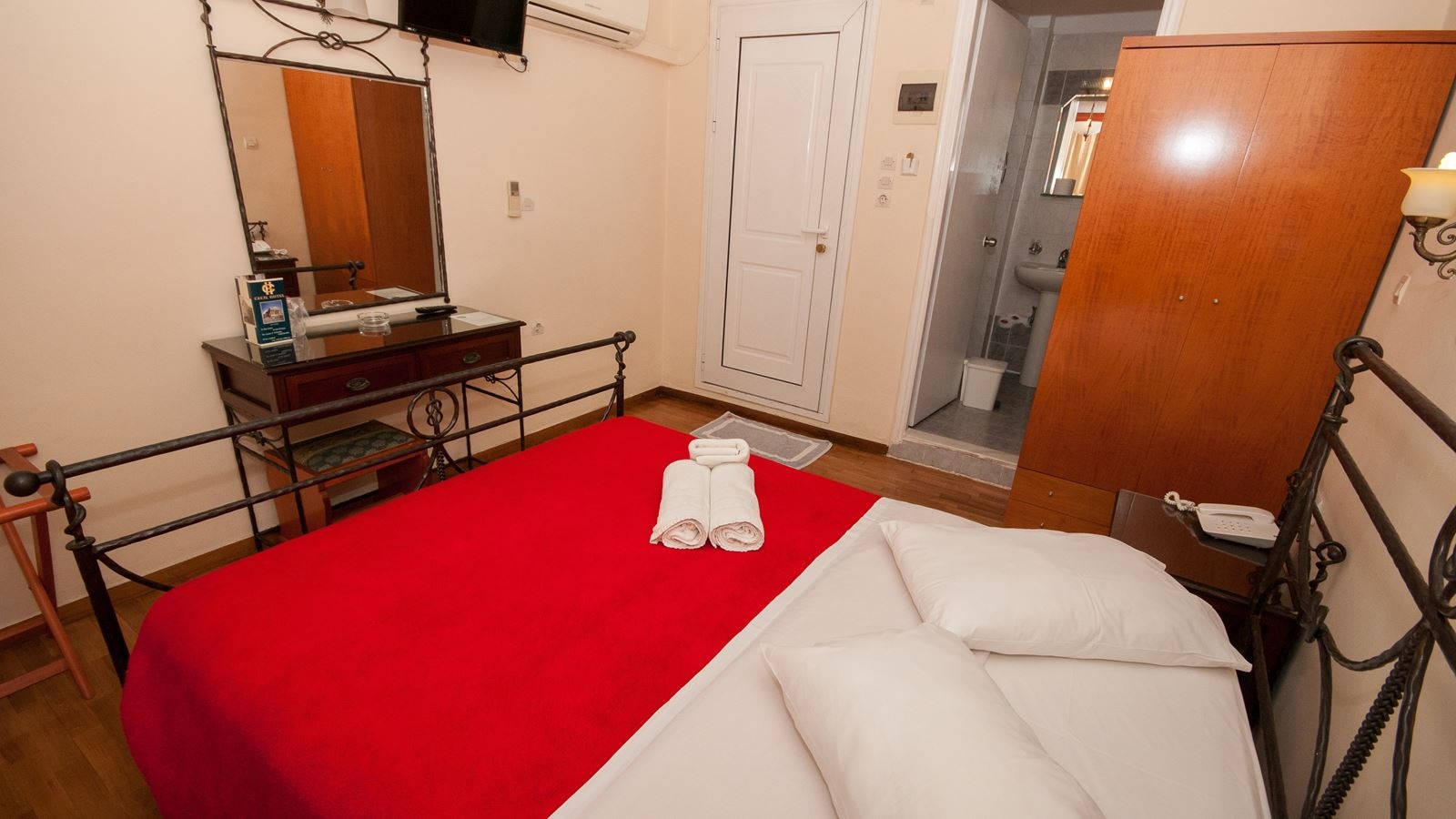 rooms-quadruple-three-beds