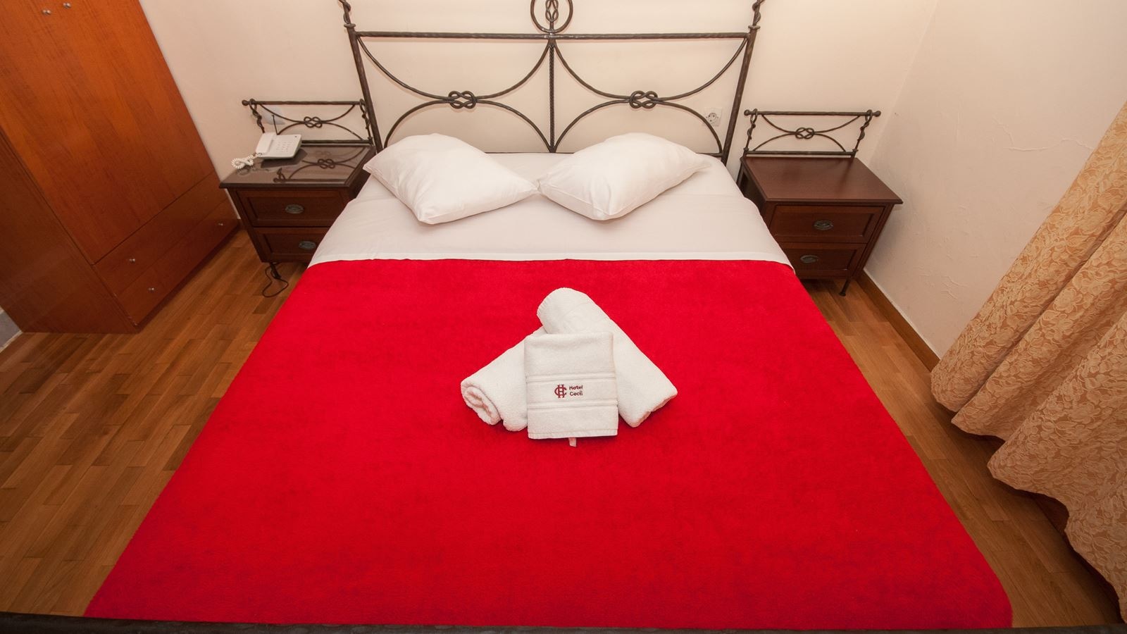 rooms-quadruple-three-beds