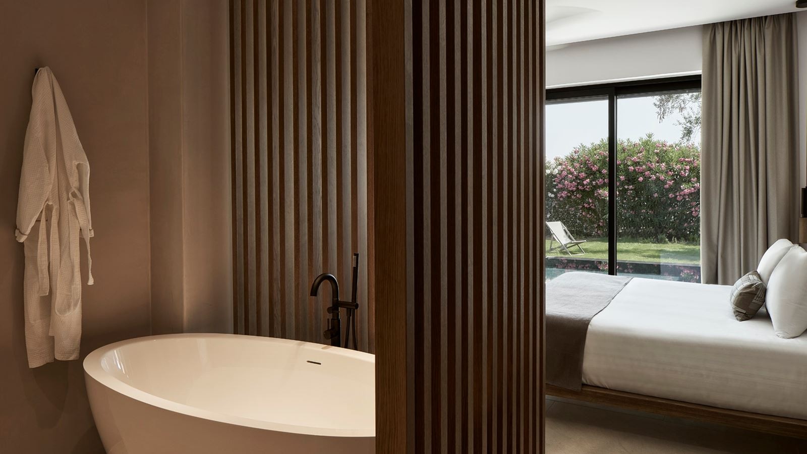 rooms-ionian-beachfront-suite