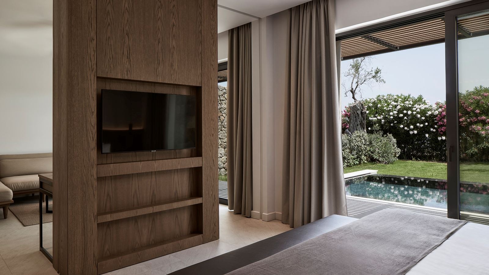 rooms-ionian-beachfront-suite