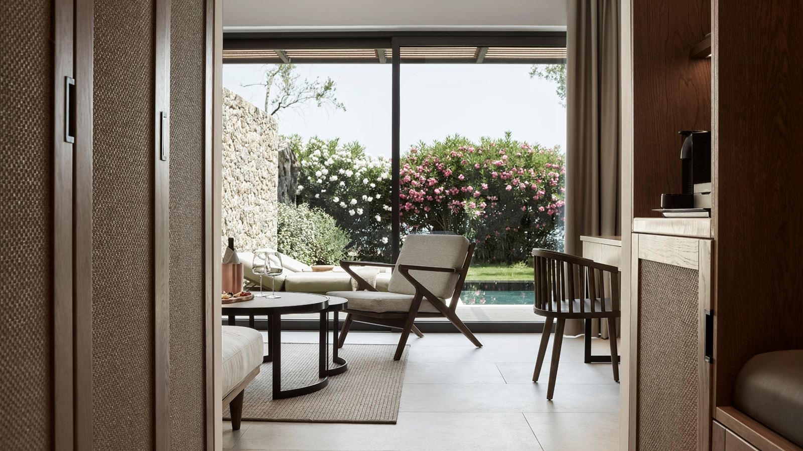 rooms-ionian-beachfront-suite